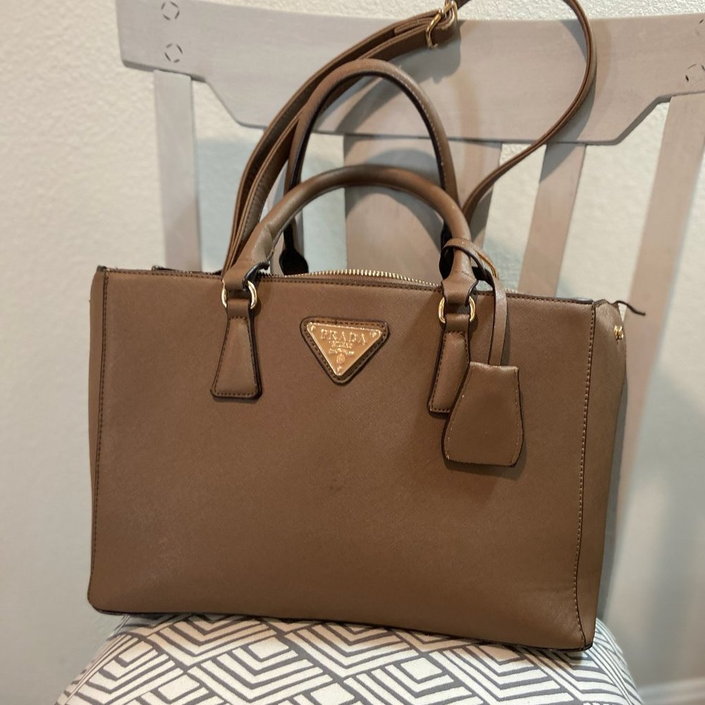 Prada handbag - Picture 2 of 3